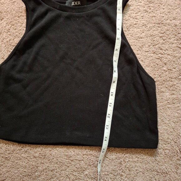 Solid crop tank top - Picture 3 of 4